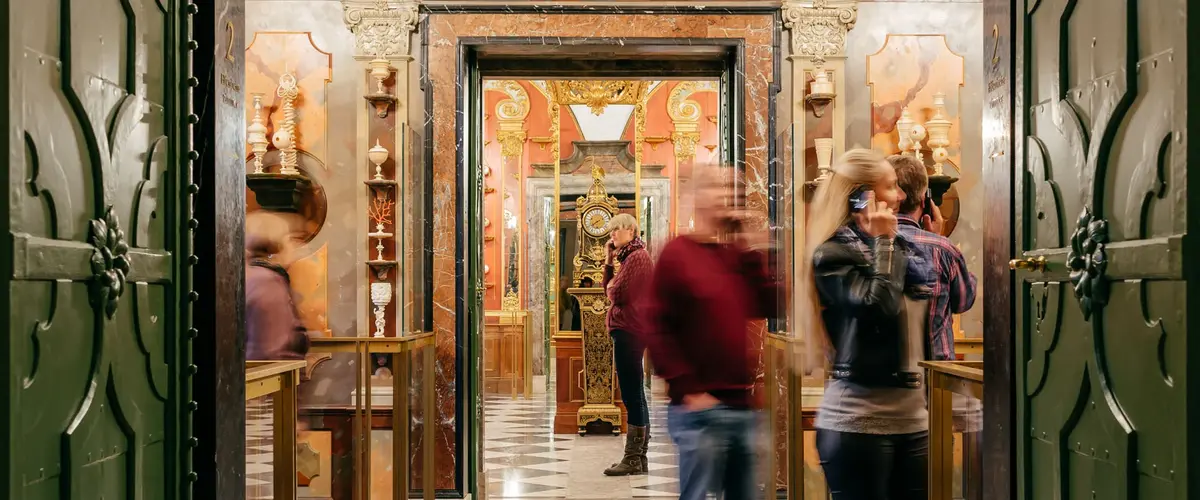 Besucher im Historischen Grünen Gewölbe