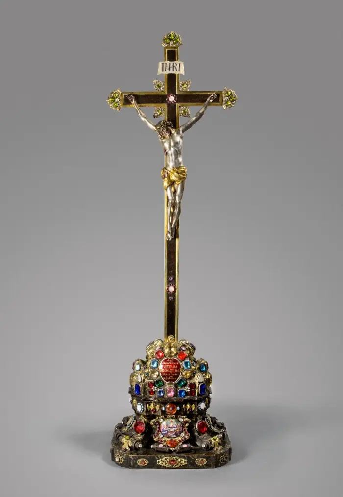 Altarkreuz, Johann Heinrich Köhler (Edelsteinbesatz, Emailarbeiten), Johann Siegmund Weniger (Treibarbeiten, Vergoldungen Berg, Ziselierungen, Kreuz), Dresden, 1736, Bad Langensalza, Bergkirche St. Stephan