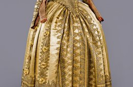 Prunkkleid der Kurfürstin Magdalena Sibylla von Sachsen, um 1610–162 ein gelbes Prunkkleid