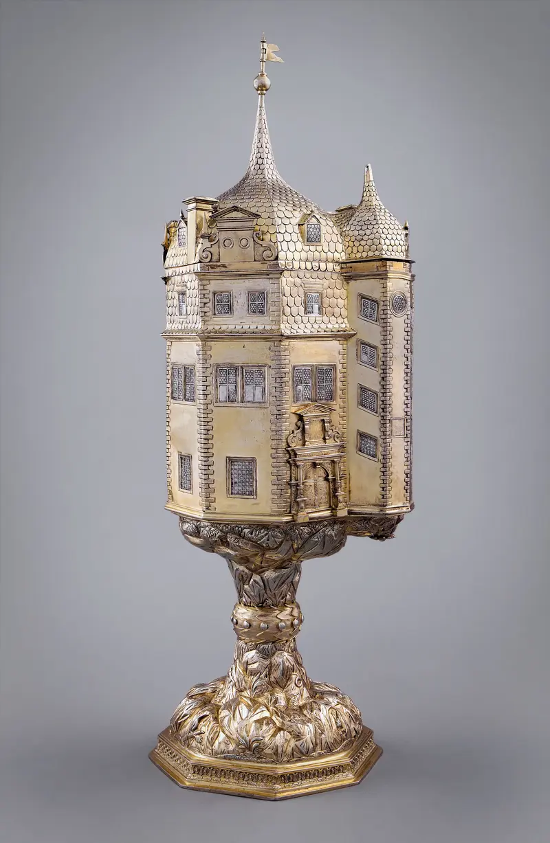 prunkvoller Pokal aus Silber und Gold in Form eines Schlosses
