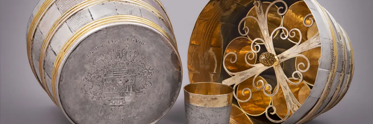 in 14 Fächer zerlegbares Fass aus Silber und Gold