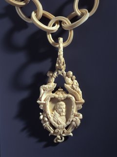 Elfenbeinkette mit Bildnis Johann Georgs I. von Sachsen
