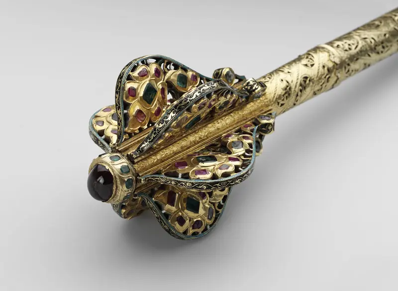 ein reich verzierter Zeremonialstreitkolben