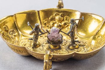 goldene Schale mit zwei Bergmännerfiguren