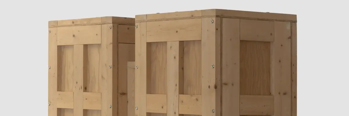 Zu sehen ist eine Skulptur des Künstlers Richard Artschwager, die einer Transportkiste zum Verwechseln ähnlich sieht. Die form besteht aus zwei Korpussen, die flügelartig mit einer Brücke verbunden sind und in dieser doch ungewöhnlichen Form jenen Gegenstand evozieren, die sie vermeintlich verbirgt. 