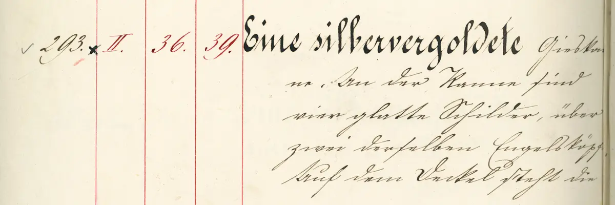 Hier ist ein beschriebenes Blatt aus einem alten Inventarbuch zu sehen. Es zeigt den Eintrag zur Prunkkanne.