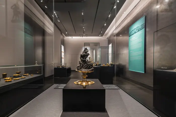 Vitrinen mit Objekten